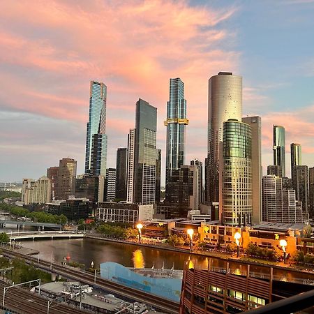 Aura2107, 2 Bedroom Apartment With Balcony, Stunning Yarra River And City Views Melbourne Bagian luar foto