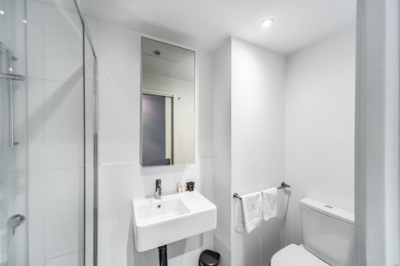 Aura2107, 2 Bedroom Apartment With Balcony, Stunning Yarra River And City Views Melbourne Bagian luar foto