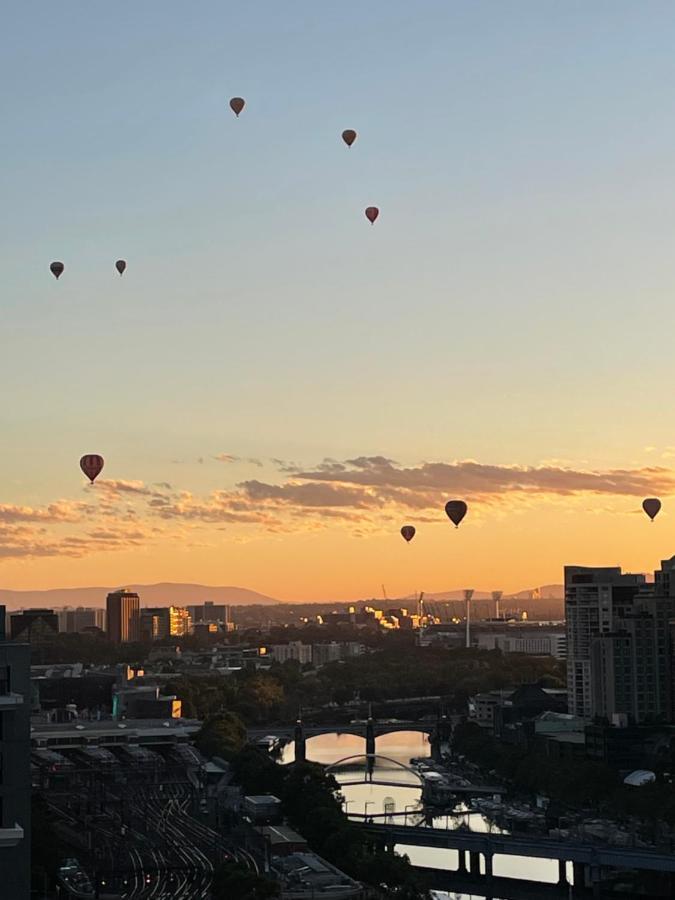Aura2107, 2 Bedroom Apartment With Balcony, Stunning Yarra River And City Views Melbourne Bagian luar foto