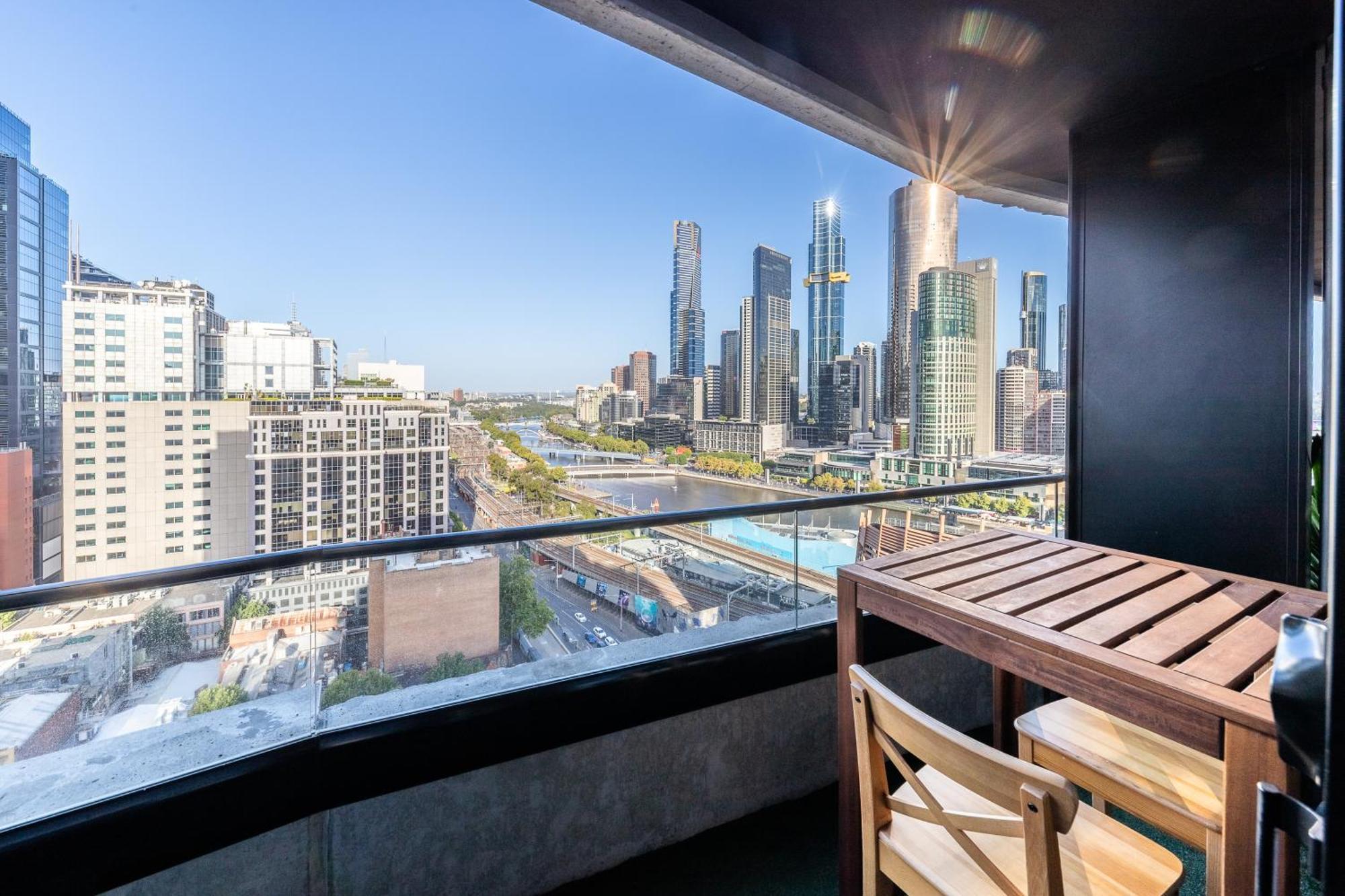 Aura2107, 2 Bedroom Apartment With Balcony, Stunning Yarra River And City Views Melbourne Bagian luar foto